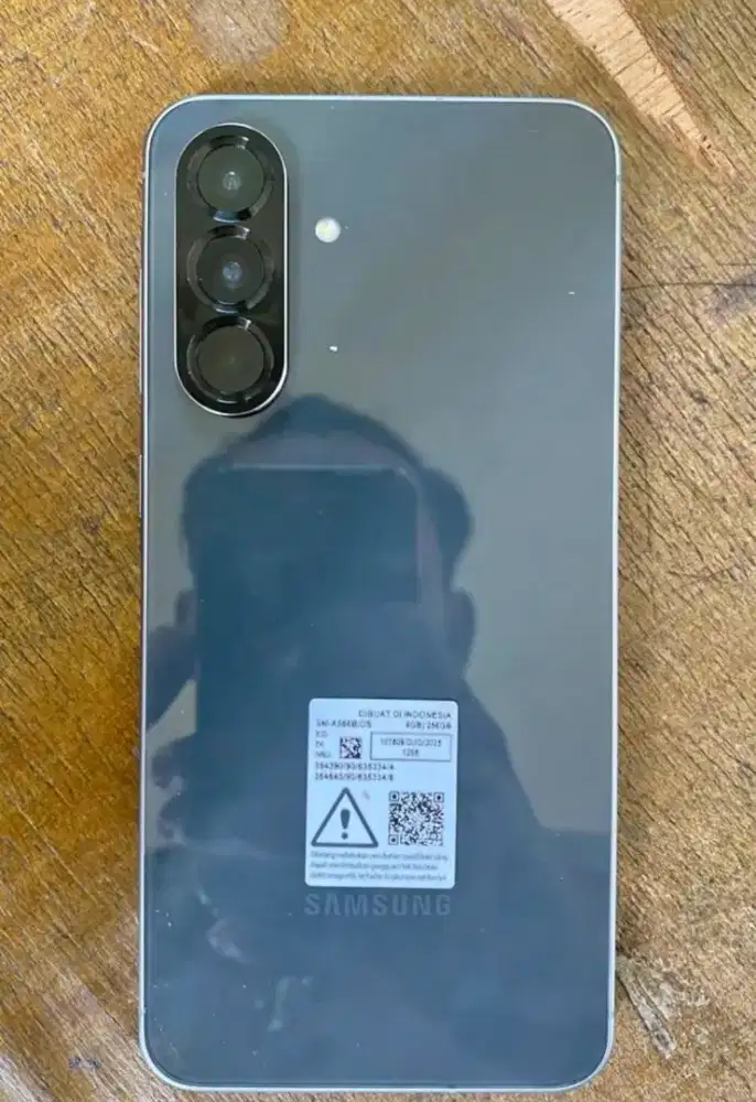 Samsung a56 8+8/256gb