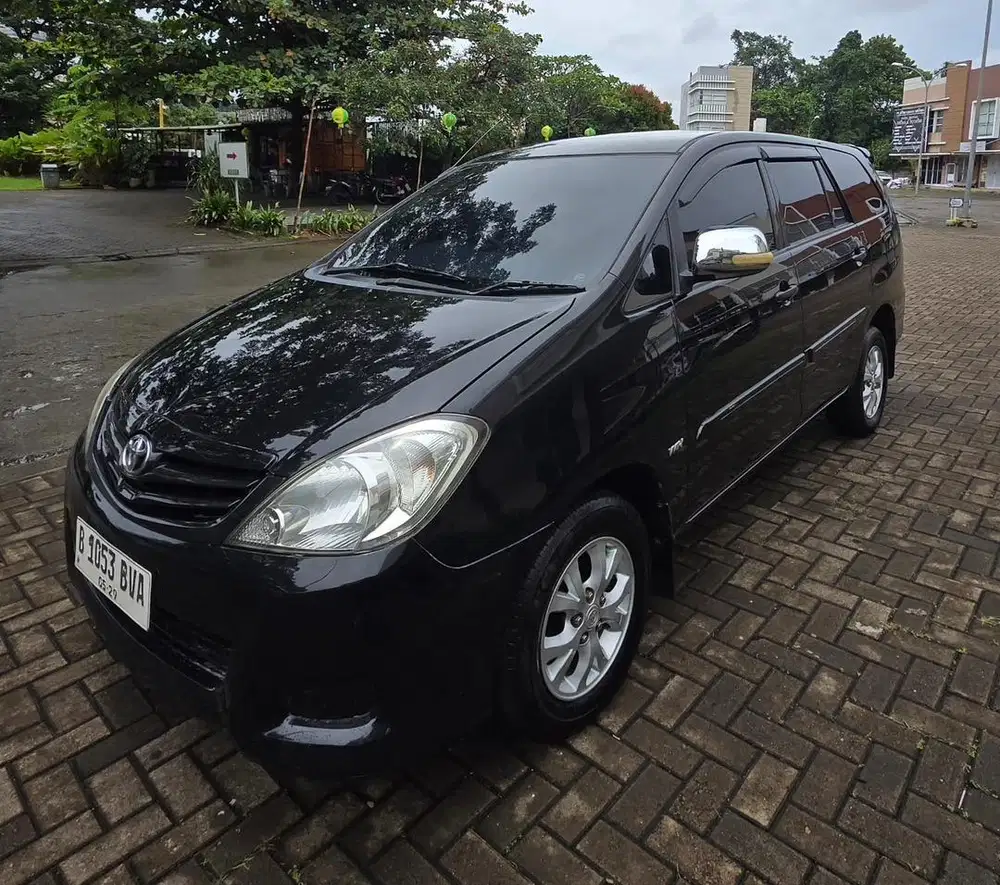Toyota Kijang Innova 2011 E Automatic Hitam Metalik