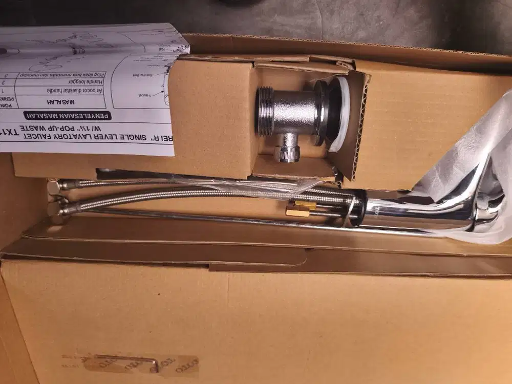 TOTO Keran Wastafel (Air Panas & Dingin) (TX115LRR)