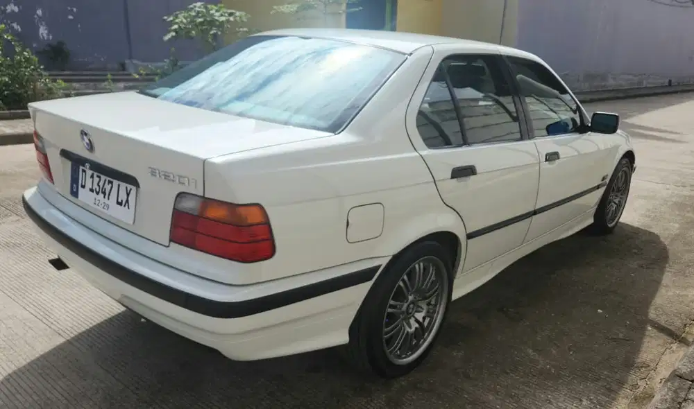 BMW 320i 1995 Bensin
