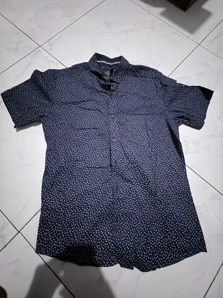 Kemeja Pria Motif Biru Lengan Pendek Bekas Masih Bagus – Gratis