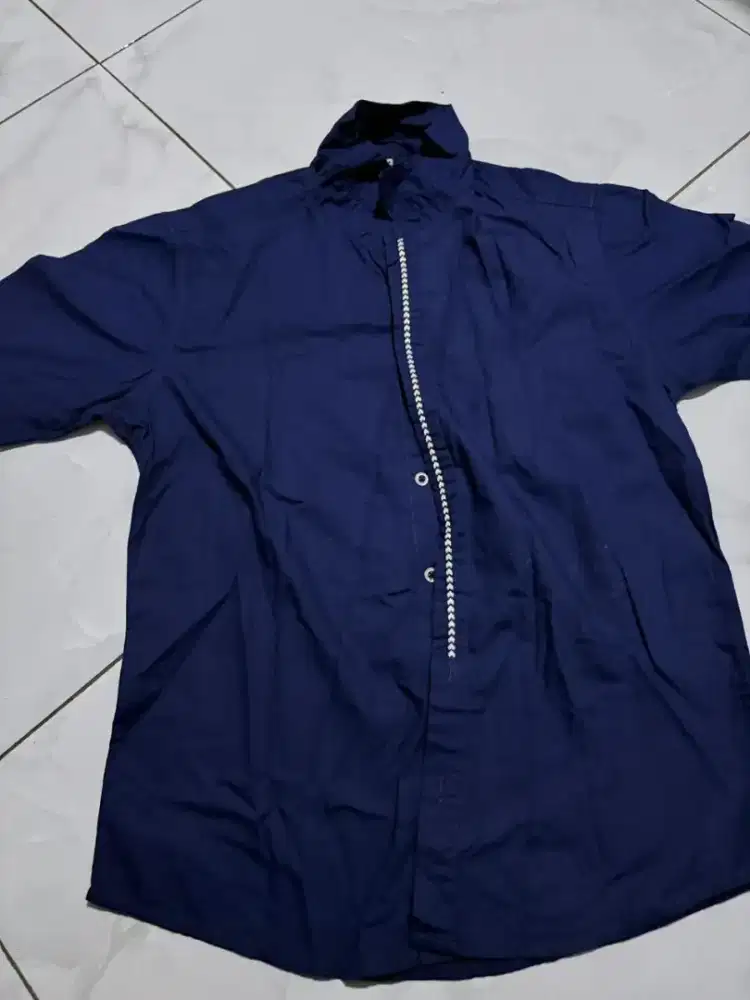 Kemeja Pria Biru Lengan Pendek Bekas Masih Bagus – Gratis