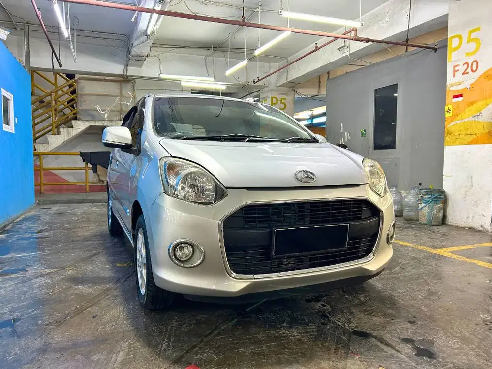 Daihatsu ayla 1.0 x mt manual nik 2016 odometer 50 ribuan km.