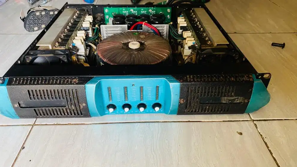 Di jual power 4canel 650x4