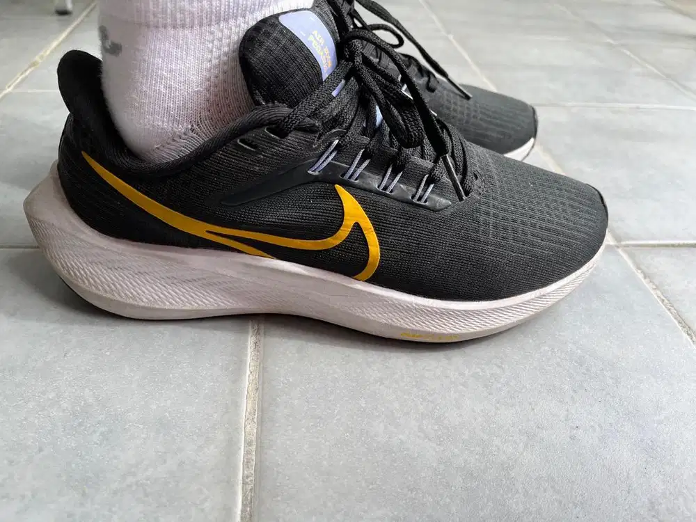 Nike Women's Air Zoom Pegasus 39 | Ukuran 36.5