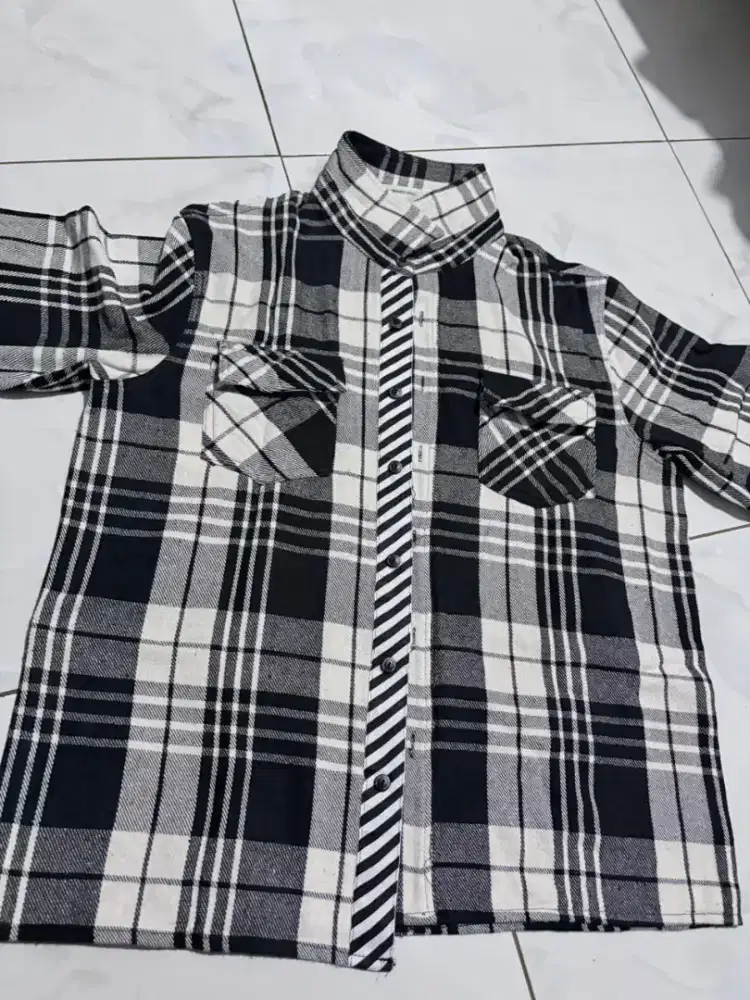 Kemeja Flanel Off White Kotak Pria Bekas Masih Bagus – Gratis