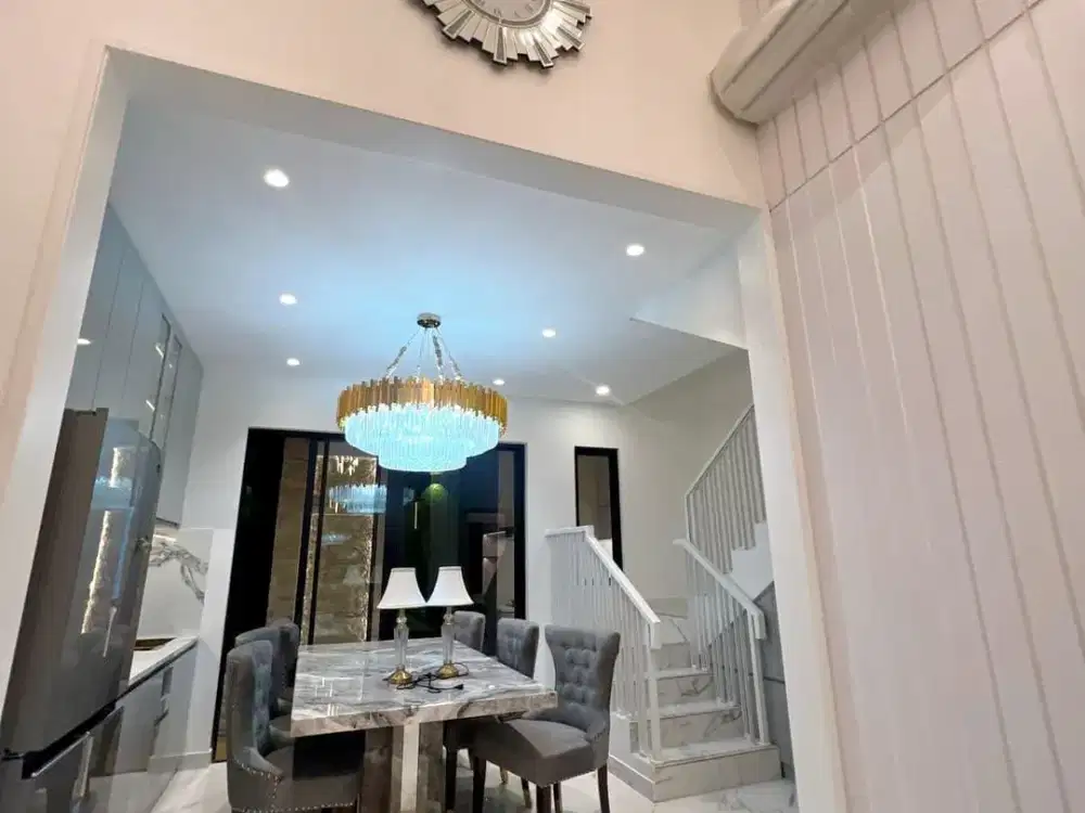 RUMAH SULTAN JGC! 3 Lantai Full Furnished + Kursi Pijat ITSU & TV 75 Inch S727