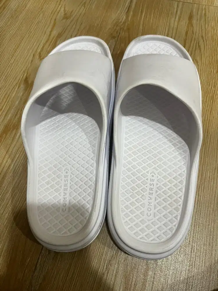 Sandal converse putih
