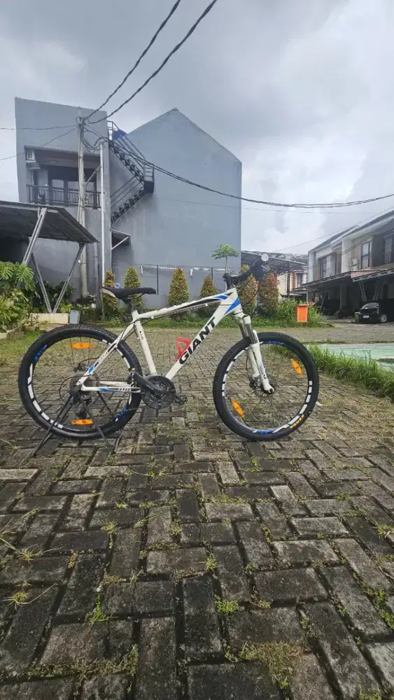 Sepeda MTB Giant ATX Elite