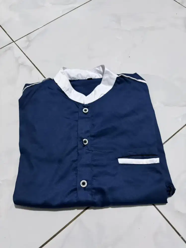 Kemeja Pria Biru Lengan Pendek Bekas Masih Bagus – Gratis