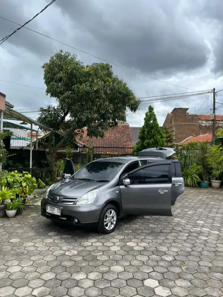 NISSAN GRAND LIVINA 2011 SV