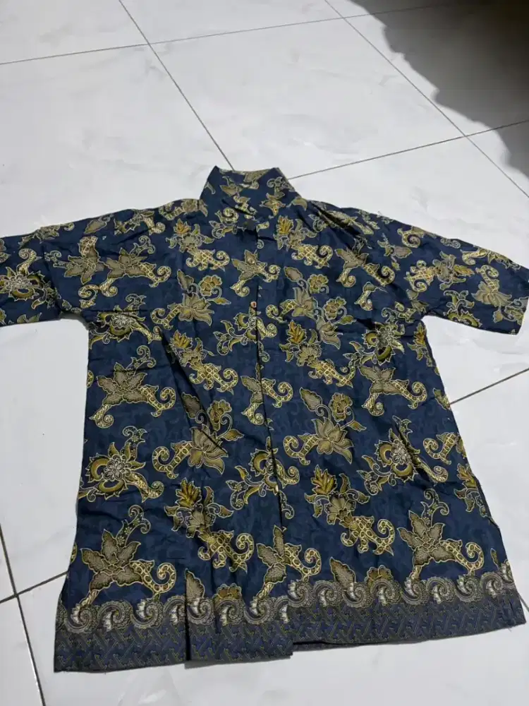Kemeja Batik Motif Lengan Pendek Bekas Masih Bagus – Gratis