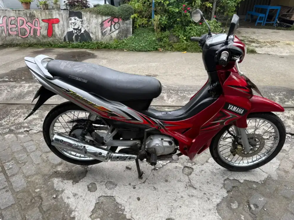 Jupiter Burhan THN 2006 plat AB Bantul