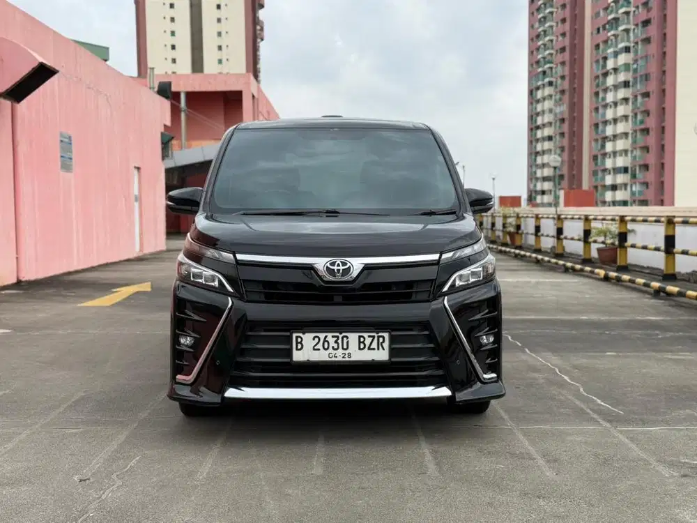 Toyota Voxy 2.0 2018 A/T