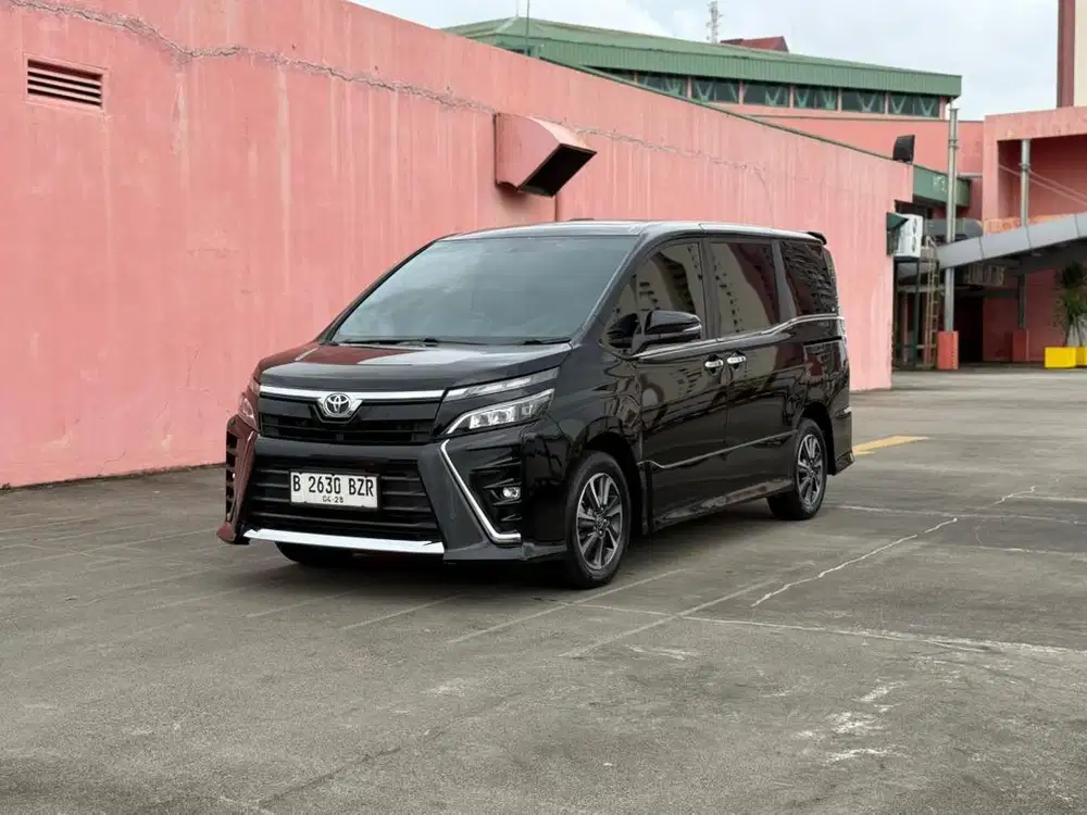 Toyota Voxy 2.0 2018 A/T