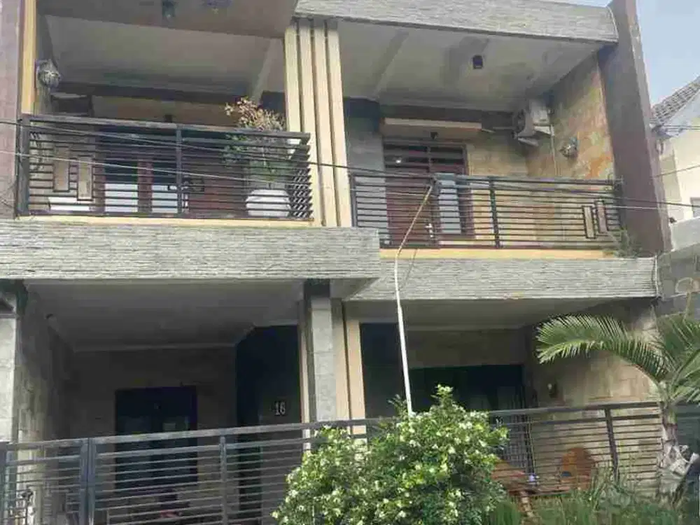 DIJUAL RUMAH 2 LANTAI SIAP HUNI TENANG DAN ASRI ROW JALAN 8 METER, LOKASI RUNGKU ASRI TENGAH