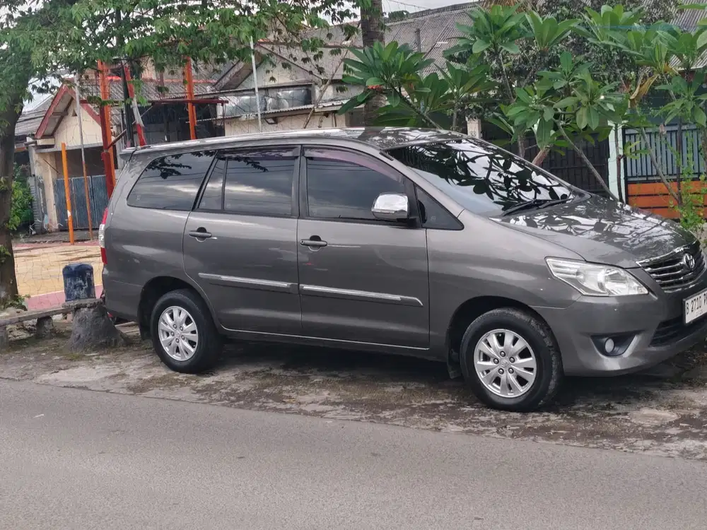 Toyota Kijang Innova 2013 Bensin