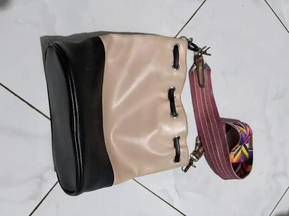 Tas Wanita Cream Kondisi Masih Bagus – Gratis