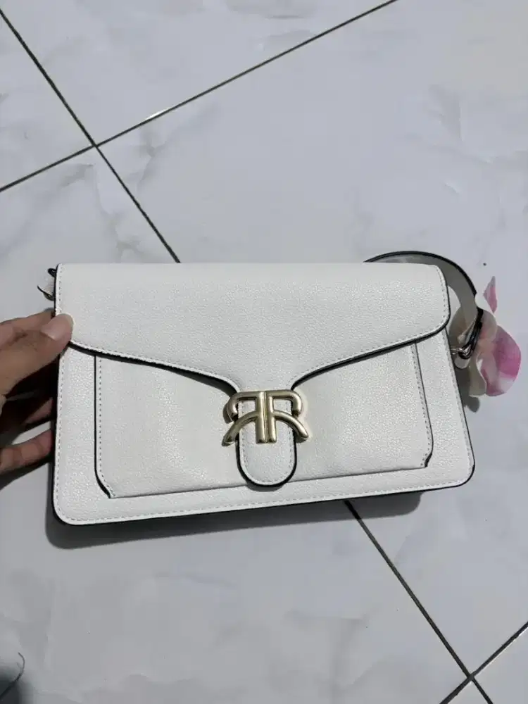 Tas Wanita putih Kondisi Masih Bagus – Gratis