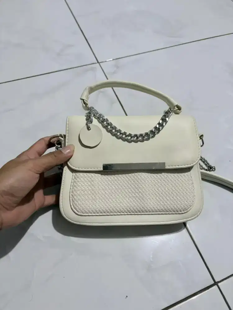 Tas Wanita Cream Kondisi Masih Bagus – Gratis