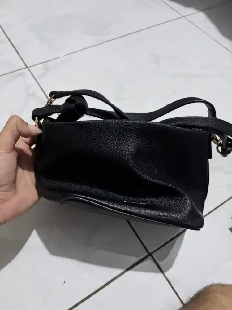 Tas Wanita Hitam Kondisi Masih Bagus – Gratis