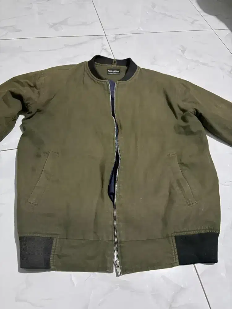 Jaket Pria Kondisi Masih Bagus – Gratis