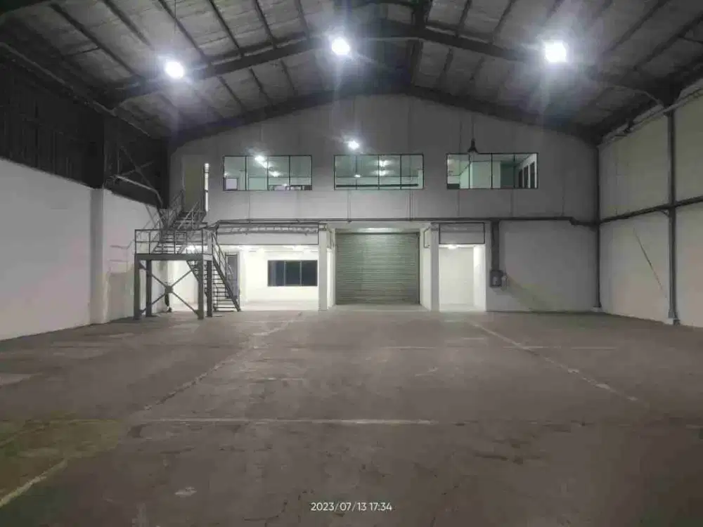 DI SEWAKAN GUDANG/WAREHOUSE SIAP PAKA,I CONTAINER, DI KAWASAN EJIP CIKARANG