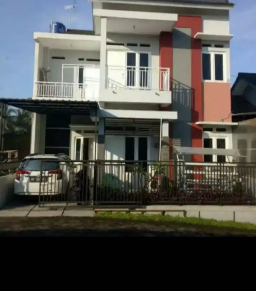 Rumah 2 lantai second modern minimalis siap huni