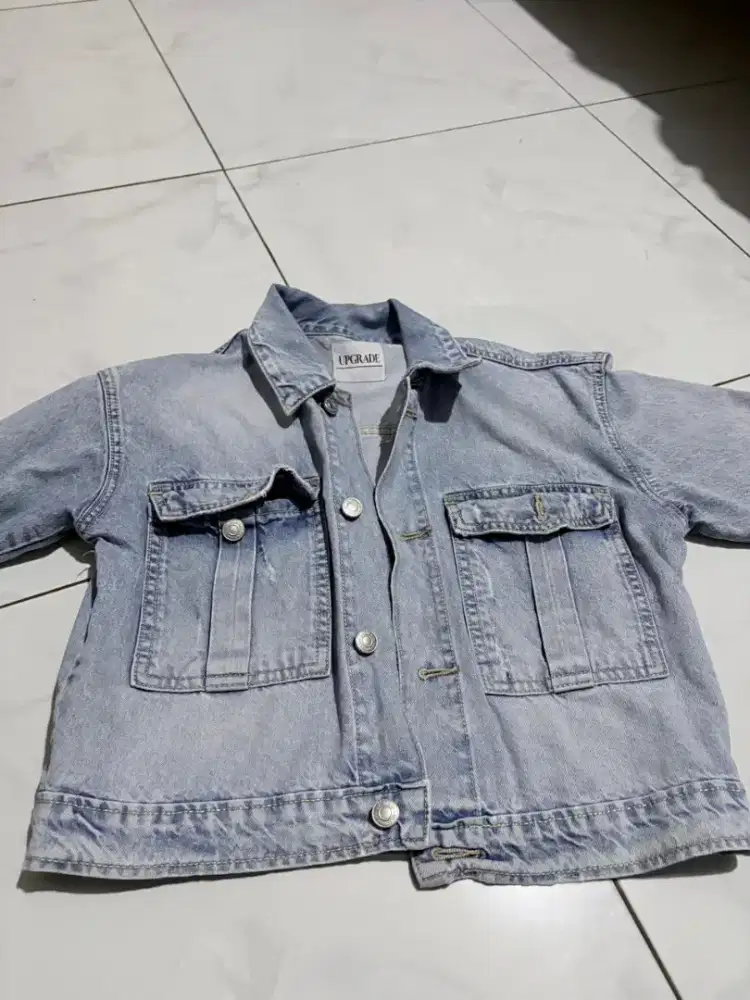Jaket Wanita Levis Kondisi Masih Bagus – Gratis