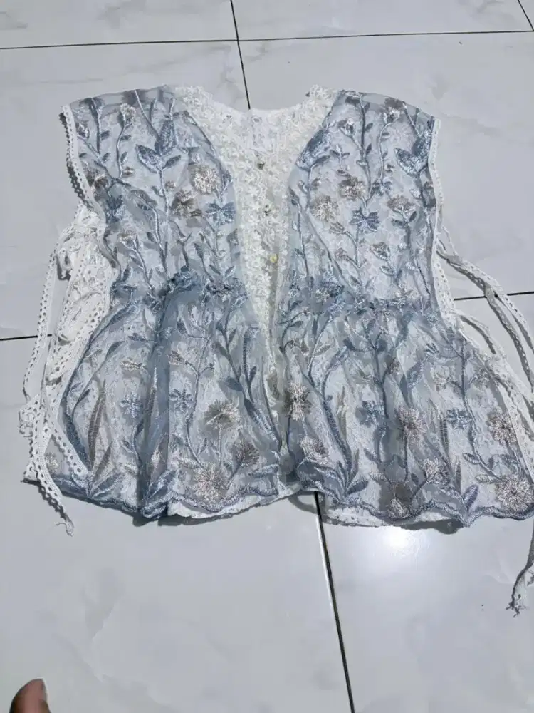 Pakaian Wanita Bekas Layak Pakai – Gratis Dibagikan