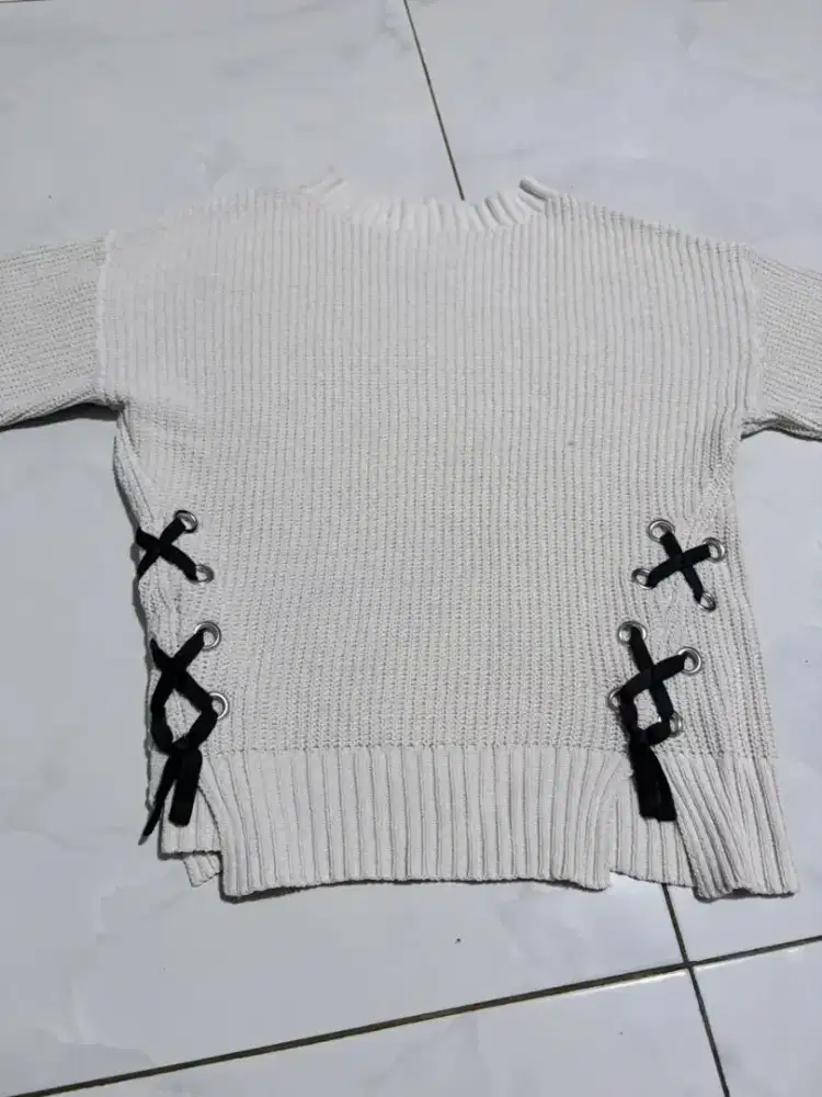 Pakaian Wanita Bekas Layak Pakai – Gratis Dibagikan