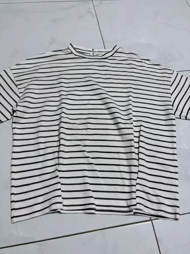 Pakaian Wanita Bekas Layak Pakai – Gratis Dibagikan