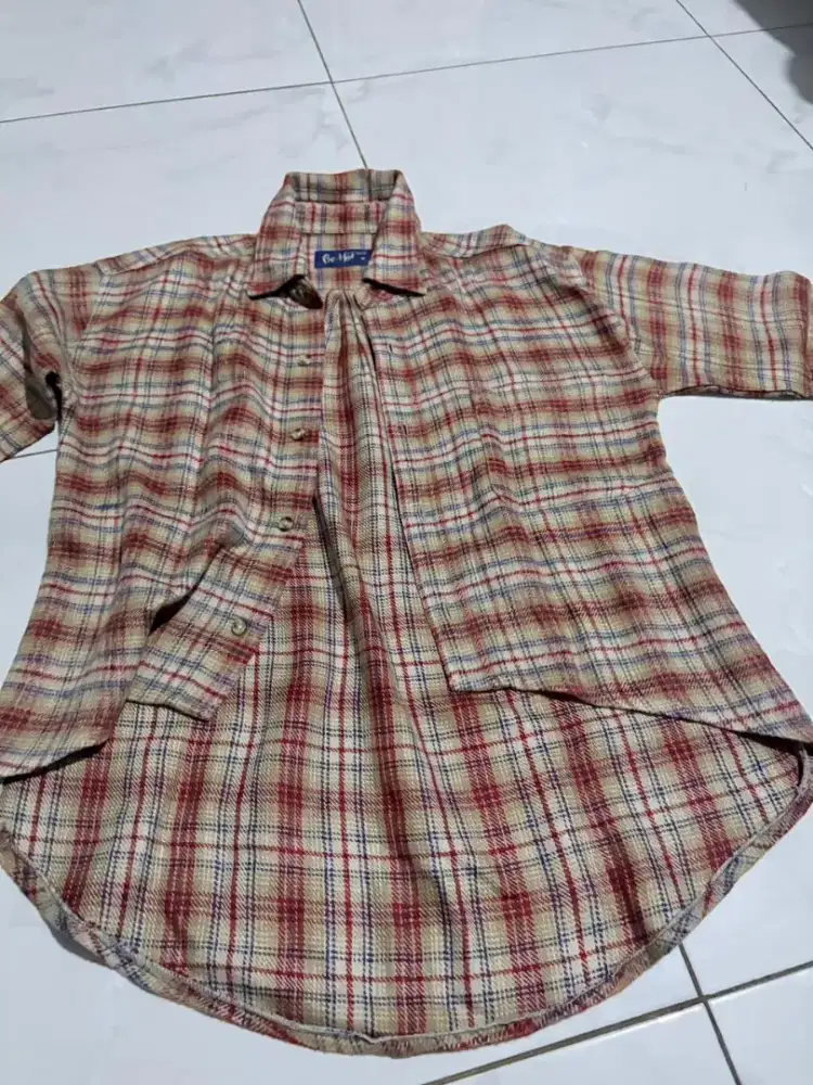 Pakaian Wanita Bekas Layak Pakai – Gratis Dibagikan