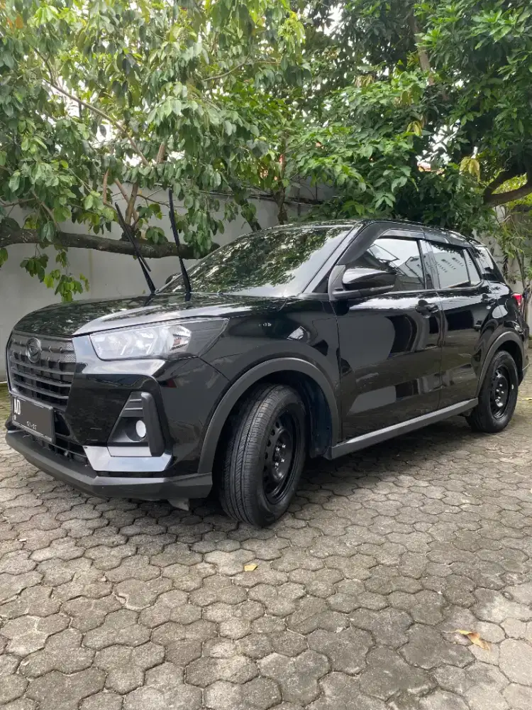 Daihatsu Rocky 1.2 M A/T Tahun 2021 warna Hitam