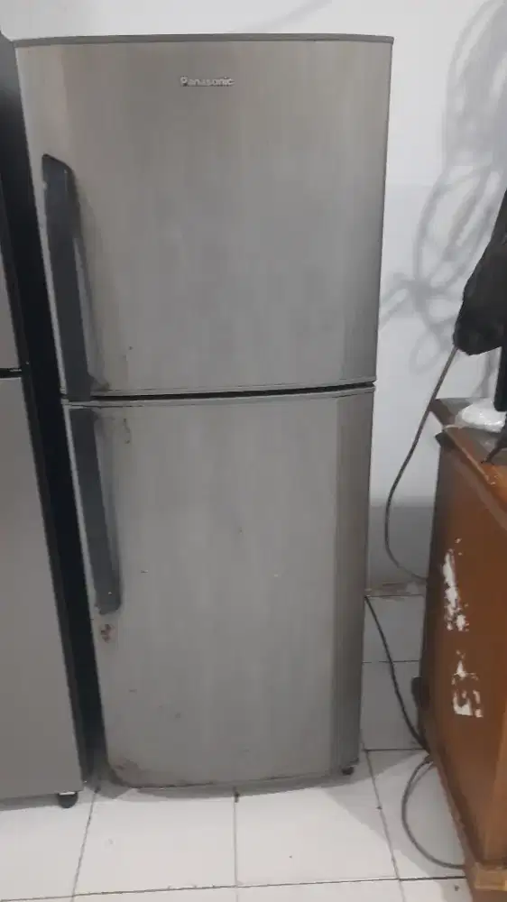 Di jual kulkas 2 pintu panasonic
