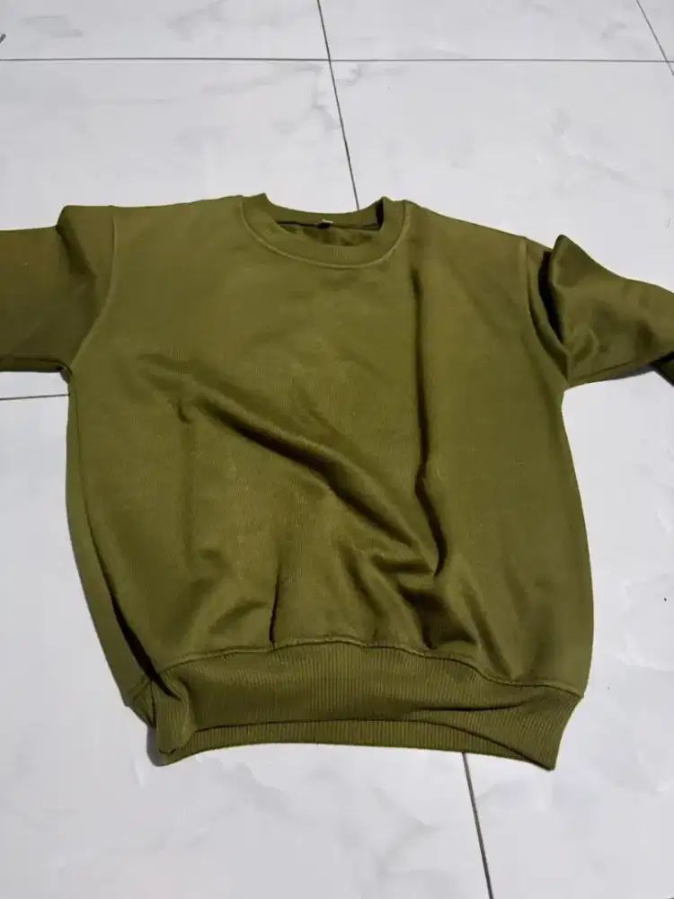 Pakaian Sweater Coklat Wanita Bekas Layak Pakai – Gratis Dibagikan