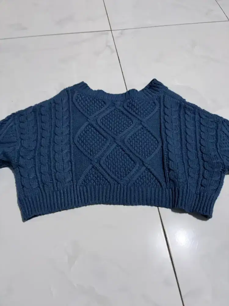 Pakaian Wanita Bekas Layak Pakai – Gratis Dibagikan