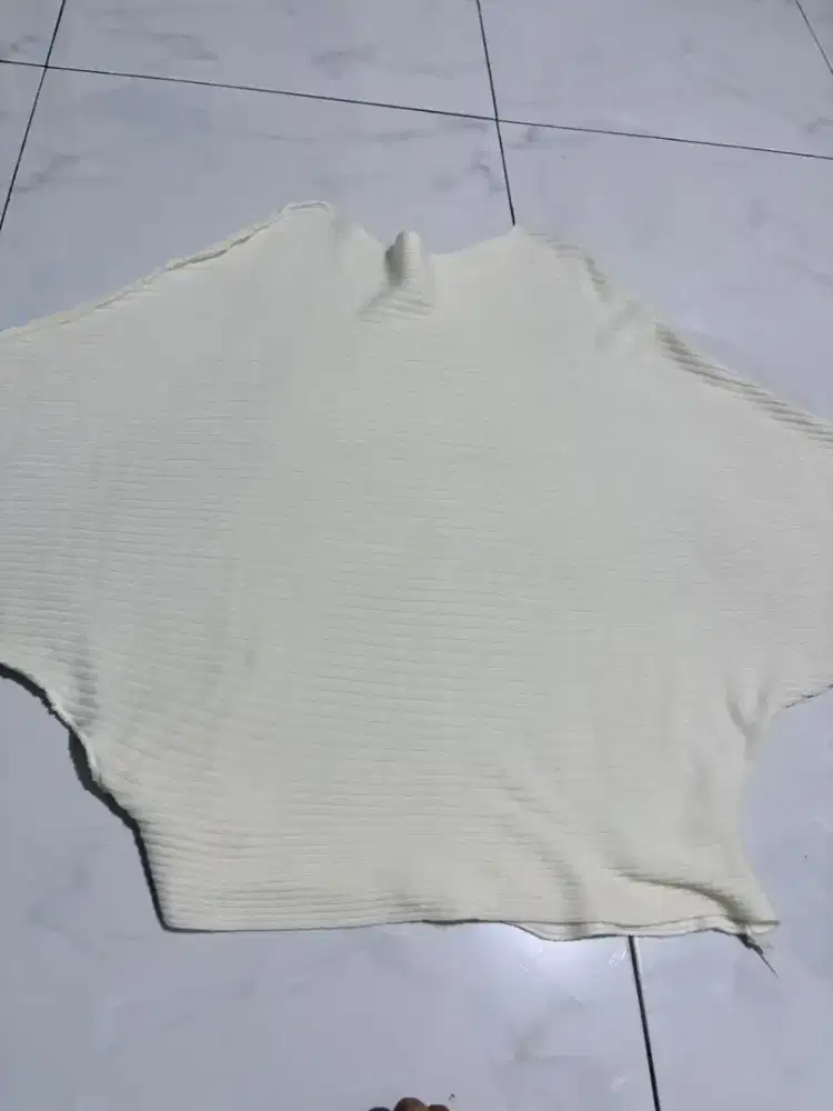 Pakaian Wanita Bekas Layak Pakai – Gratis Dibagikan