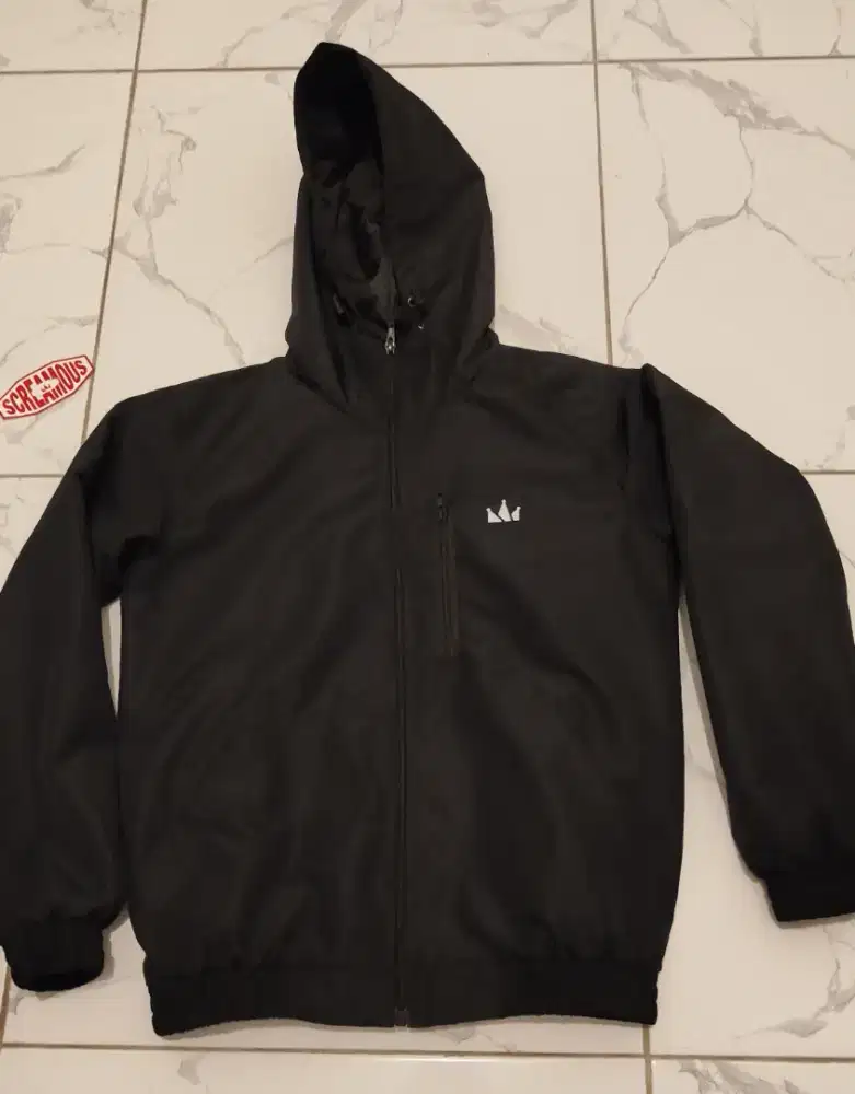 Jaket Windbreaker Screamous, baru beli salah ukuran