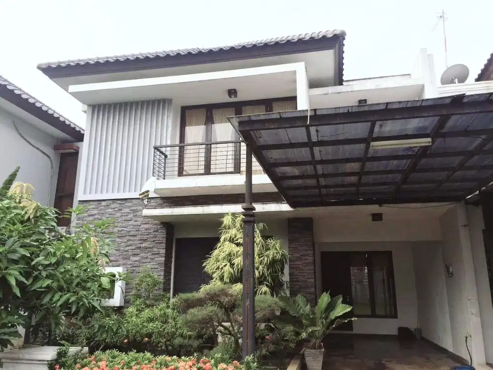 Di jual rumah 2 lantai siap huni di Legenda Wisata Cibubur