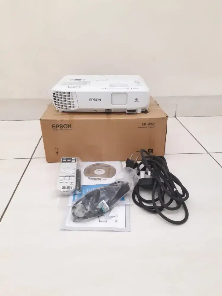 LCD Projector Proyektor EPSON EB-W06 WXGA 3 LCD3700 LUMENS NEW Fullset