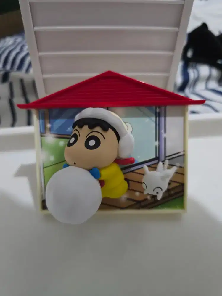 Mainan pajangan shinchan