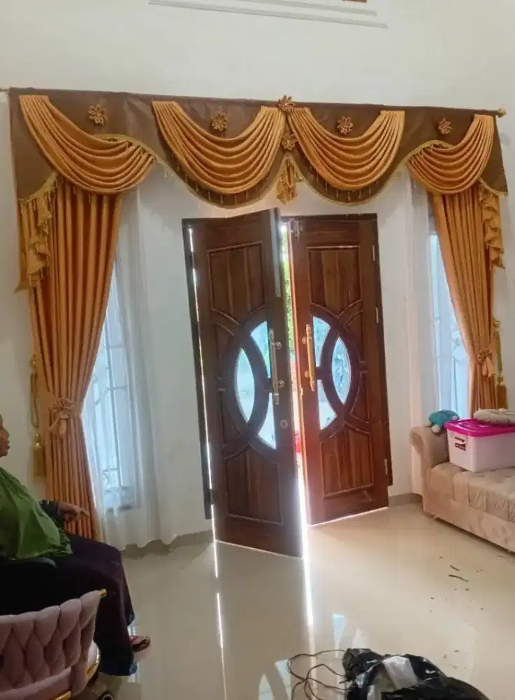 Spesialis pembuatan dan pemasangan gorden