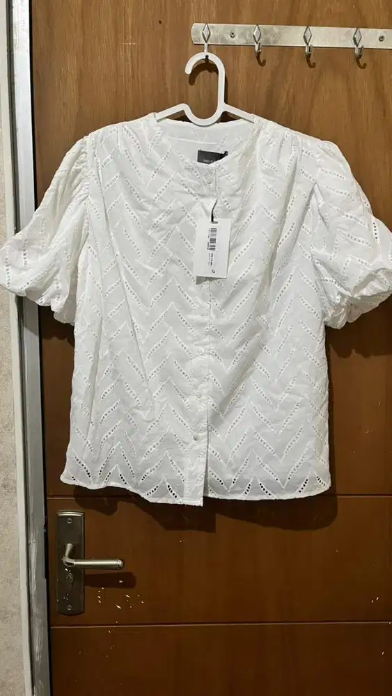 NEW This is April Maison Top - White Katbol