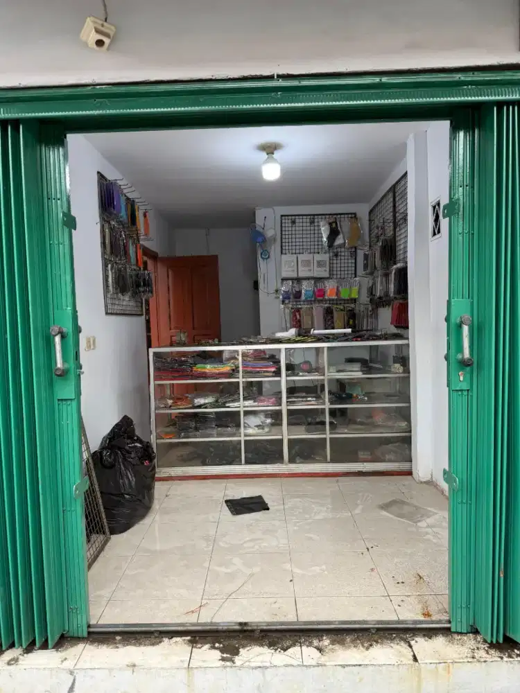 Disewakan kios tahunan