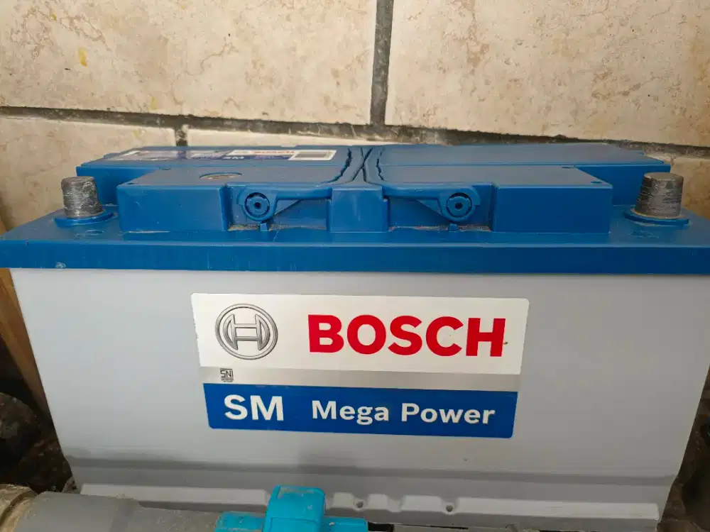 2 buah Accu Aki Bosch 100 Ampere dan 35 Ampere