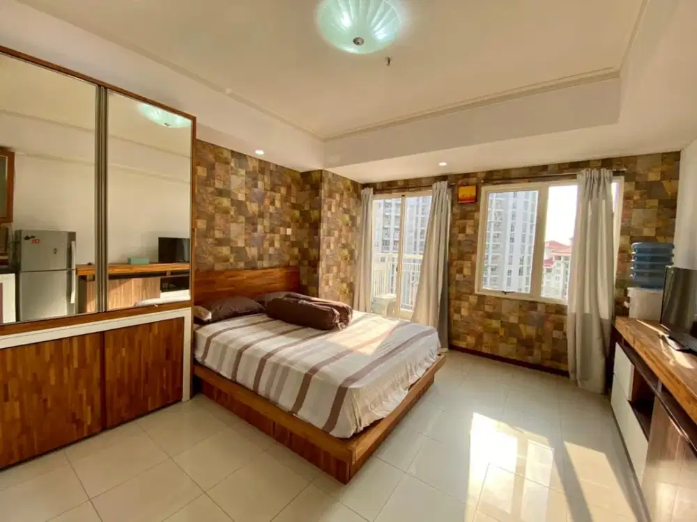 Studio furnish view pool Apt.Royal mediterania garden dekat Central Park