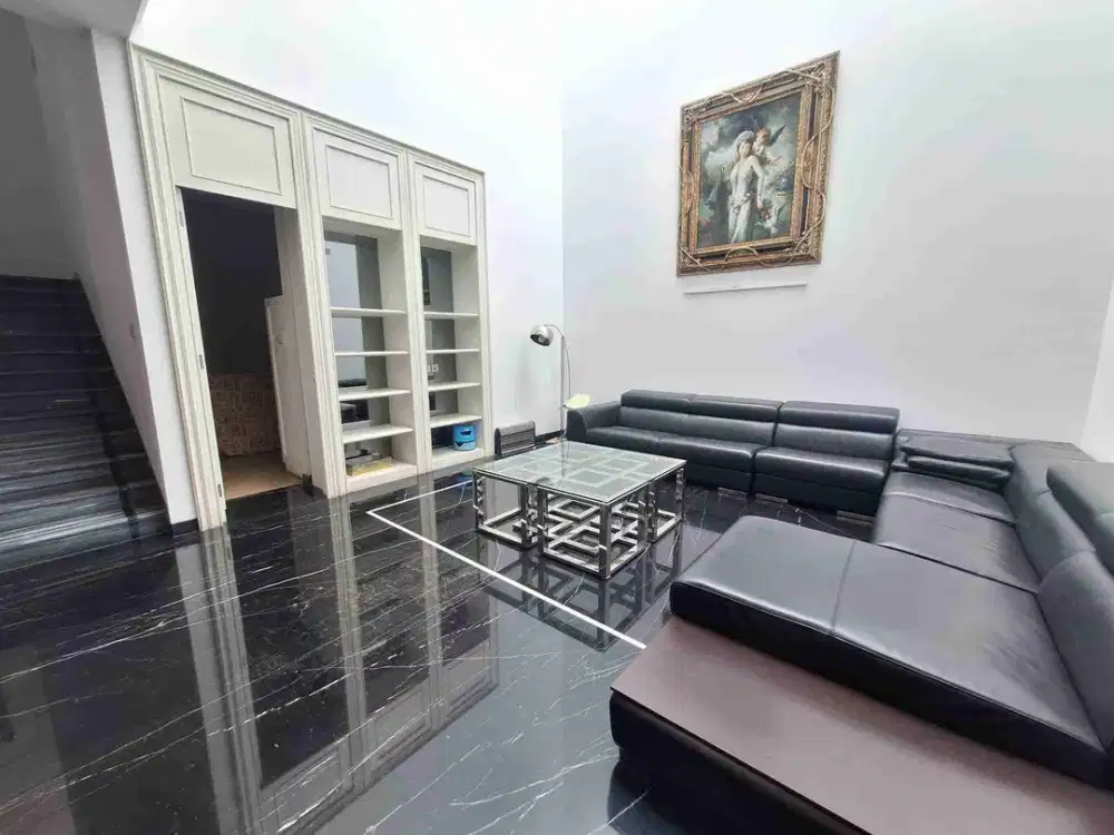 DIJUAL CEPAT RUMAH MEWAH HOEK VILLA ARTHA GADING YEN