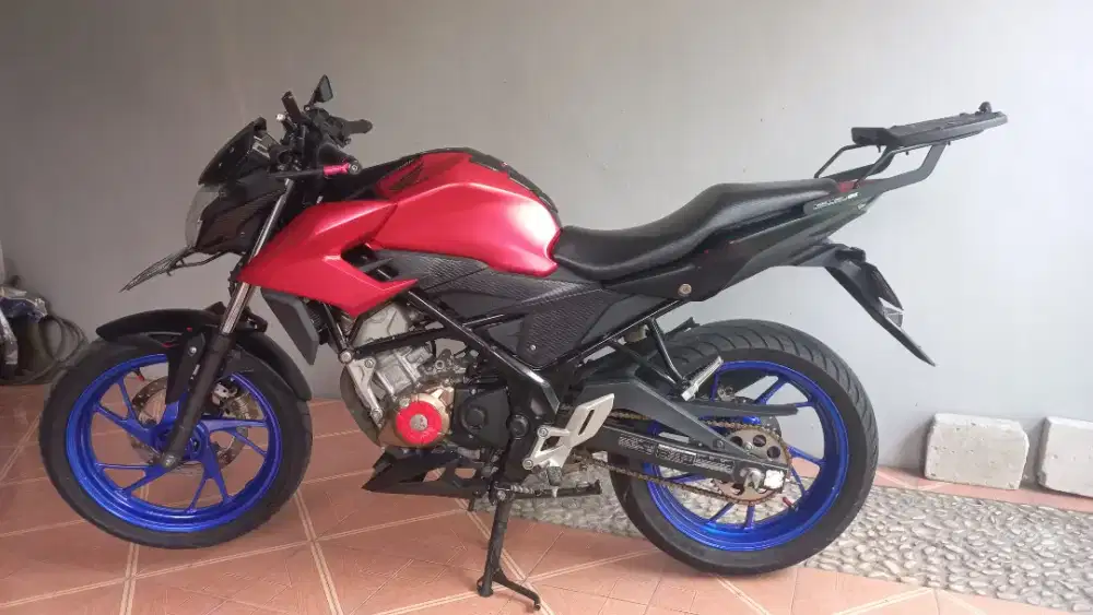 CB150R Facelift 2016 Merah. JOSS!