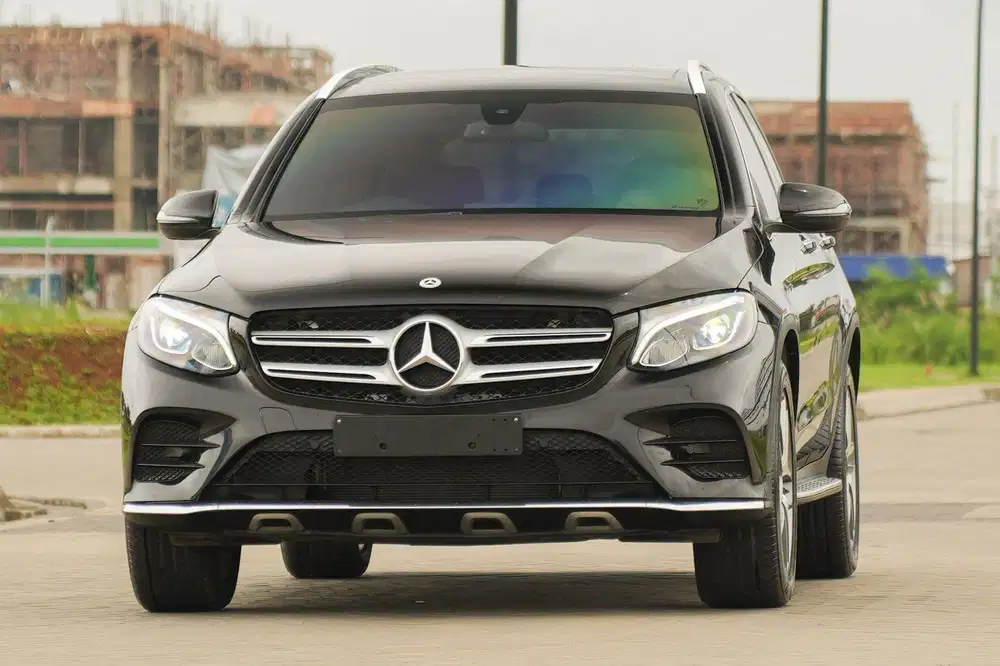 Mercedes Benz GLC200 AMG 2018 Black Panoramic Full Opt